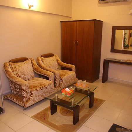 Royal Inn Hotel Karaczi Zewnętrze zdjęcie