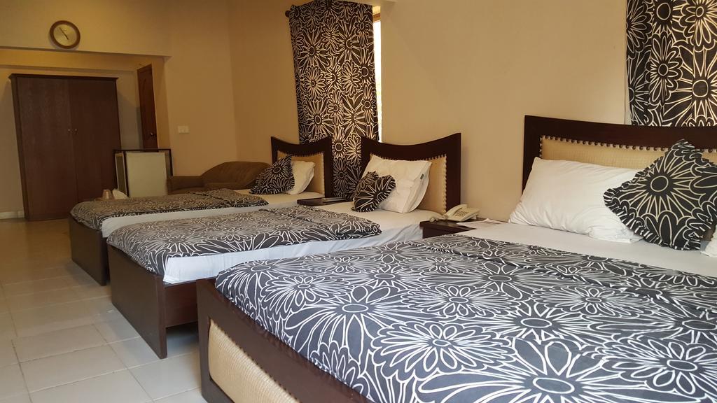 Royal Inn Hotel Karaczi Zewnętrze zdjęcie