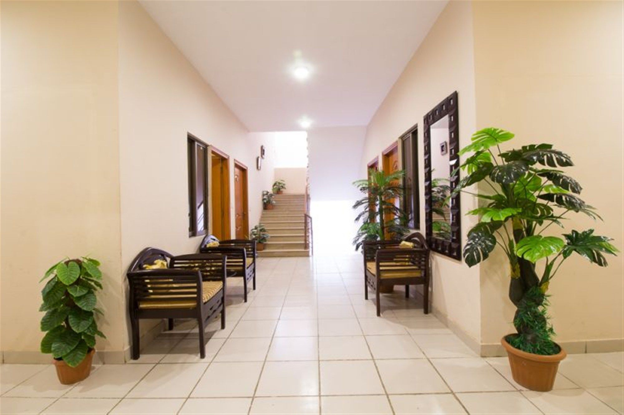 Royal Inn Hotel Karaczi Zewnętrze zdjęcie
