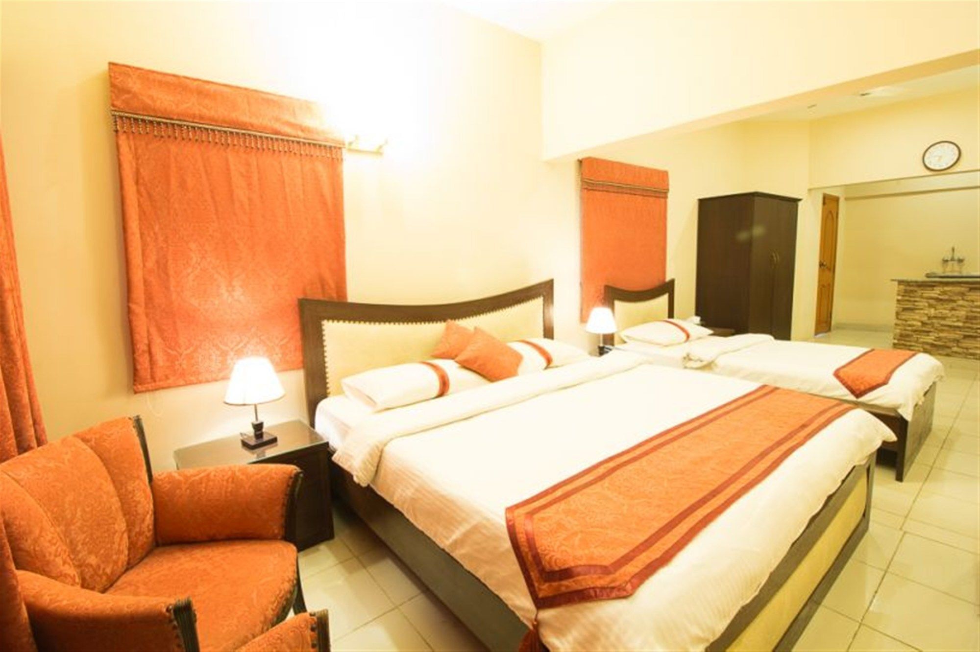 Royal Inn Hotel Karaczi Zewnętrze zdjęcie