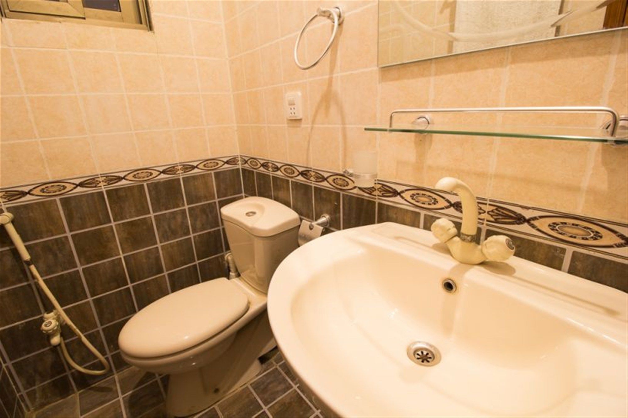 Royal Inn Hotel Karaczi Zewnętrze zdjęcie