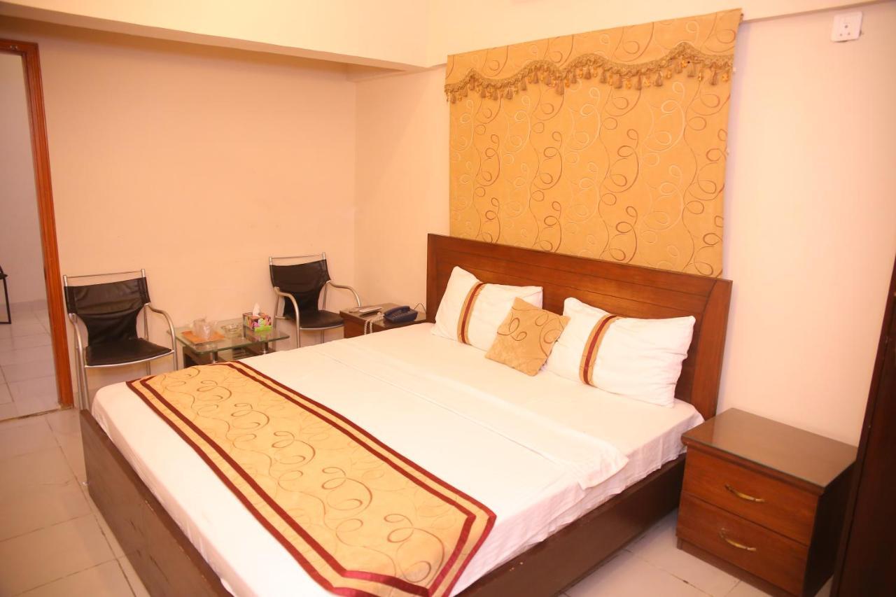 Royal Inn Hotel Karaczi Zewnętrze zdjęcie