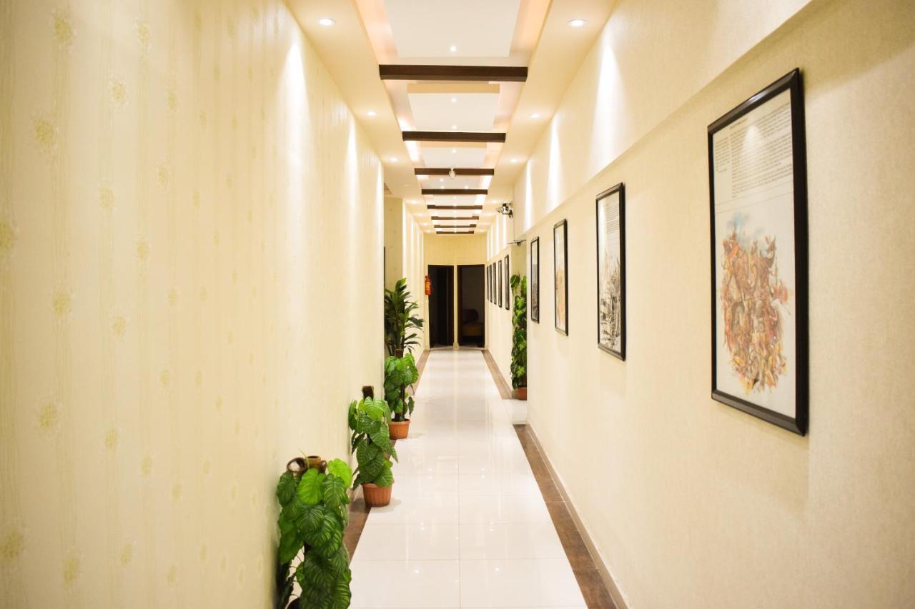 Royal Inn Hotel Karaczi Zewnętrze zdjęcie