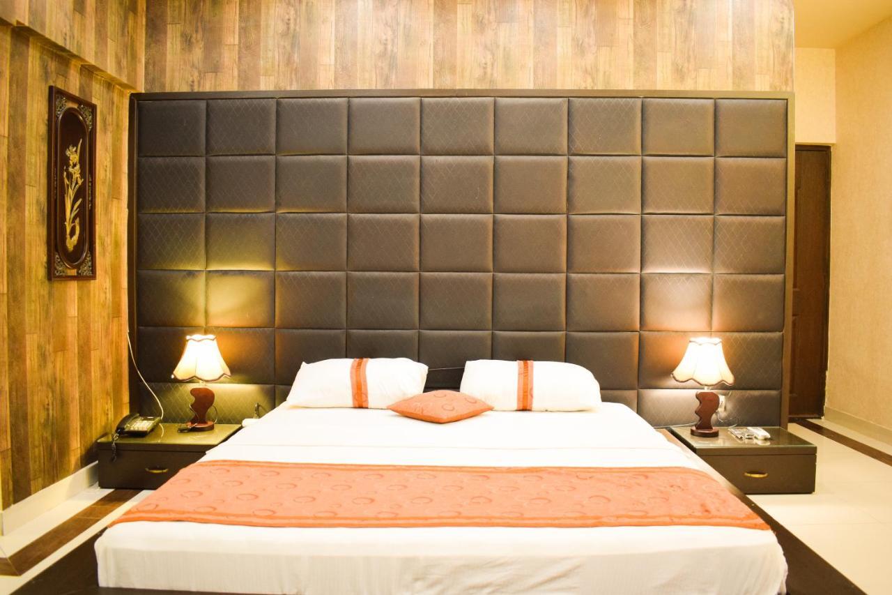 Royal Inn Hotel Karaczi Zewnętrze zdjęcie